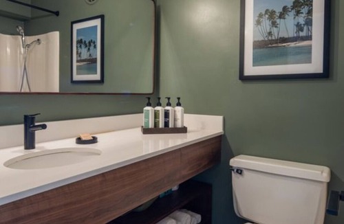 Historic Kailua Village Hotel | Ocean Air, Island Flair: 3 Rooms, Stylish Kona Basecamp for Sun & Adventure