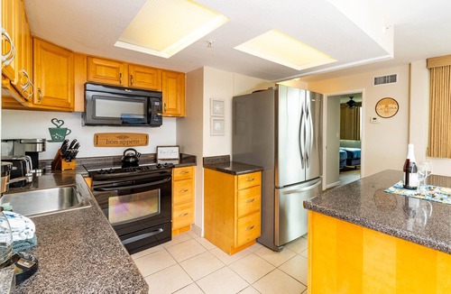 Kahana Condo | Ocean and Mountain View’s Westside Kahana 2 Bd/2Ba ! Hotel zoned Safe to Book!