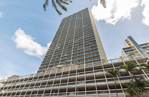 Waikiki Condo | Ocean-Diamond Head Views from Island Colony Condo Short Walk to Waikiki Beach