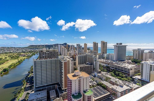 McCully - Moiliili Condo | Ocean-Diamond Head Waikiki Condo at Island Colony Short Walk to the Beach