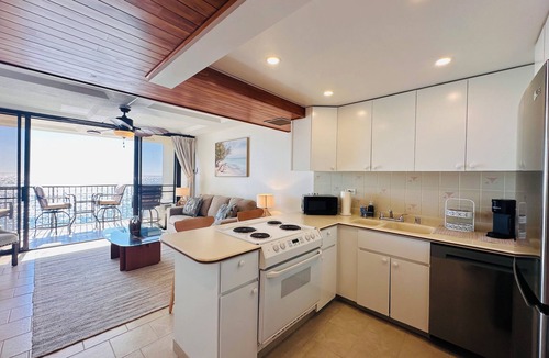 Makaha Condo | Ocean-Front Condo Semi-Private Beach Pool Hot Tub Tennis.Free Parking.