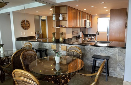 Kihei Condo | Ocean Front Renovated 2 BR/BA Luxury Condo w/A/C . 2nd Floor Unobstructed View
