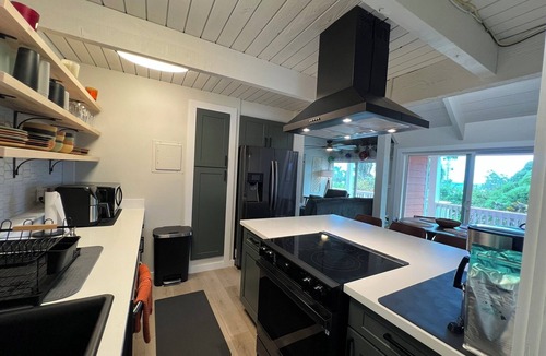 Ka'a'awa House | Ocean & Mountain Paradise - 3BD/2BA - MIDTERM RENTAL 1-6 Months