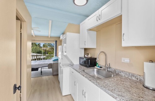 Keaukaha Condo | Ocean View 1BR Balcony Near Beaches and Downtown