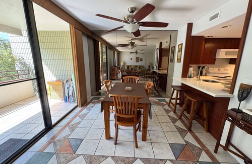 Kahaluu Bay Condo | Ocean View Beach Condo-#103-Directly across Alii Dr to White Sands Beach!