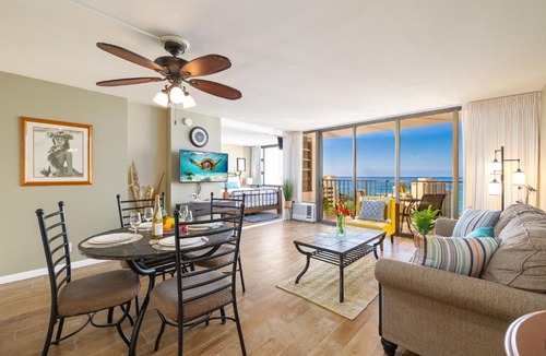 Waikiki Apartment | Ocean view high-floor condo with lanai & beach access
