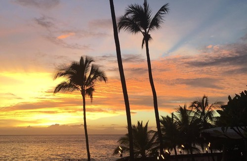 Kailua-Kona Condo | OCEANFRONT CONDO TOTAL REMODEL 2025 2 POOLS KONA SUNSETS PRIVATE LANAI A/C