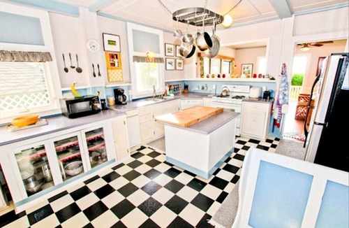 Hanalei Palms House | Oceanfront Cottage Rental with Mountain Views in Hanalei, Hawaii