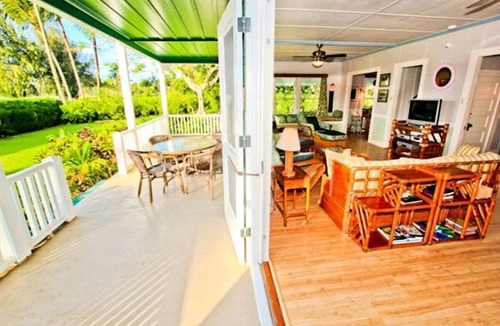 Hanalei Palms House | Oceanfront Cottage Rental with Mountain Views in Hanalei, Hawaii