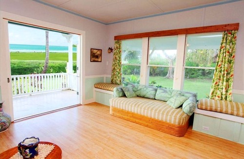 Hanalei Palms House | Oceanfront Cottage Rental with Mountain Views in Hanalei, Hawaii