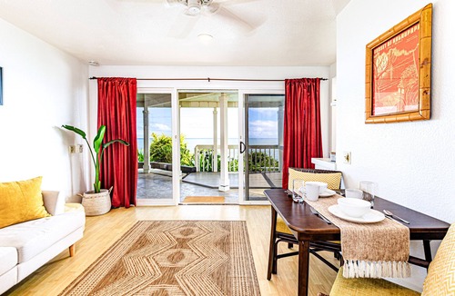 Paukaa House | Oceanfront in Hilo Hale Kai Suites- Pele Suite - King Bed, Living Room, Bath