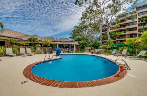 Kahana Apartment | Oceanfront Kahana Condo Ocean View, Beachfront, Pool & Sleeps 4, Walkable Area