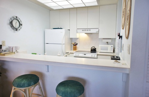 Historic Kailua Village Condo | 🏖️Oceanfront Kona Condo with Sunset Views | Kona Reef D37