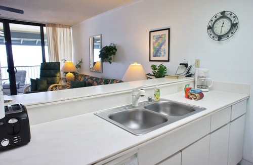 Historic Kailua Village Condo | 🏖️Oceanfront Kona Condo with Sunset Views | Kona Reef D37
