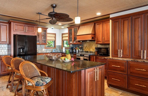 Historic Kailua Village House | 🏖️Oceanfront Kona Home w/Pool & Spa | Walk to Beach