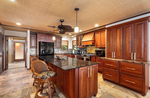 Historic Kailua Village House | 🏖️Oceanfront Kona Home w/Pool & Spa | Walk to Beach