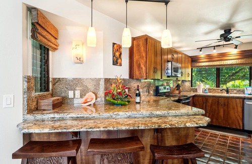 Kahaluu Bay House | 🏖️Oceanfront Kona Townhome w/A/C | Walk to Magic Sands