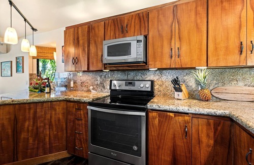 Kahaluu Bay House | 🏖️Oceanfront Kona Townhome w/A/C | Walk to Magic Sands
