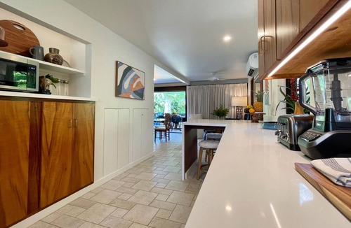 Kahaluu Bay House | 🏖️Oceanfront Kona Villa #11 Near Magic Sands | AC + Pool