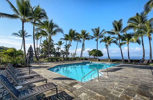 Kailua-Kona Villa | 🏖️Oceanfront Kona Villa w/Huge Lanai, 2 King Suites & AC | Royal Sea Cliff 109