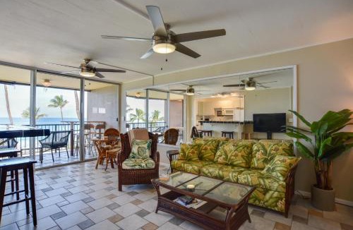Honokowai House | Oceanfront Lahaina Condo w/Balcony & Pool Access!