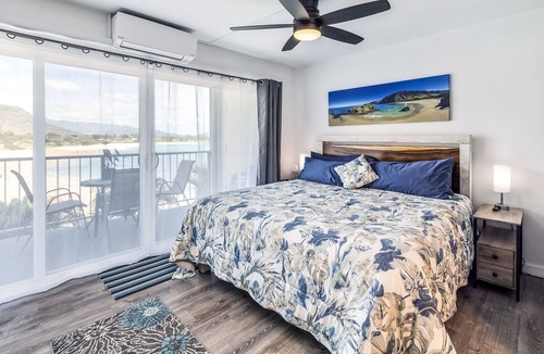 Makaha Condo | Oceanfront Studio on Makaha Beach!! Legal 7 day minimum rental!!!
