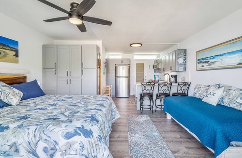 Makaha Condo | Oceanfront Studio on Makaha Beach!! Legal 7 day minimum rental!!!