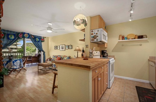 Historic Kailua Village Condo | Oceanfront Stunner Condo Over The Lagoon Garden! Hale Kona Kai 311