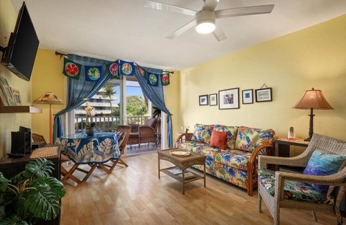Historic Kailua Village Condo | Oceanfront Stunner Condo Over The Lagoon Garden! Hale Kona Kai 311