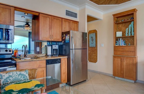 Historic Lahaina Front Street Condo | Oceanfront Top Floor Corner Unit with Sweeping View at Lahaina Shores