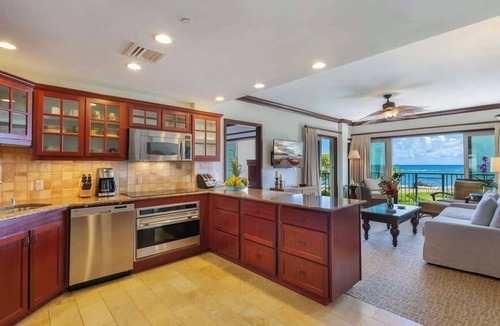 Wailua Apartment | Oceanside Luxury at the Resort