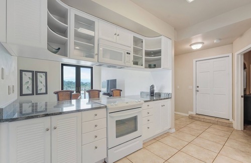 Lihue Apartment | Oceanview Kauai Retreat | Balcony & Beach Access