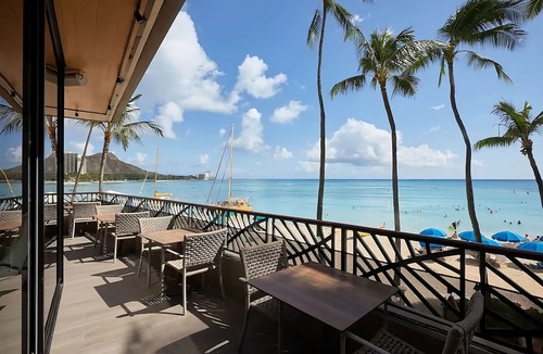 Waikiki Resort | On Beautiful Waikiki Beach! Pool, Spa, 3 On-Site Restaurants, Water Activities