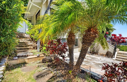 Hawaii Kai Cottage | One Bedroom Cottage with kitchenette and private garden