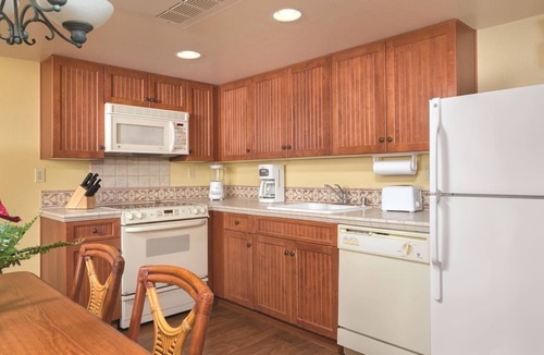 Wailua Resort | One Bedroom Oceanfront Kapa'a Suite