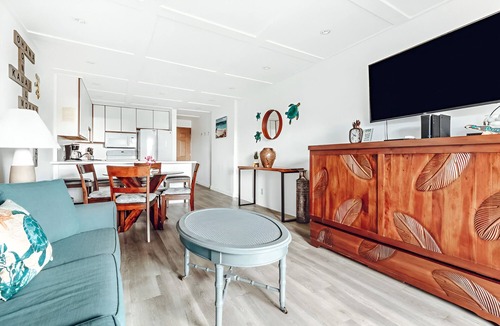 Nawiliwili Apartment | One Unit w/Two Bedroom | Free Parking | Outdoor Pool Access | Near Park
