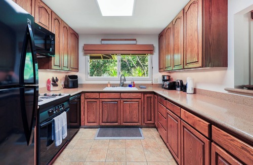 Wainiha House | Paddle to a Secluded Beach Experience Old Hawaiʻi 50+ Year Local Expert Host