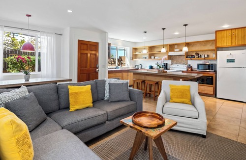 Paia House | Paia Family Cottage - Walk to everything in Paia Town