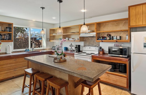 Paia House | Paia Family Cottage - Walk to everything in Paia Town