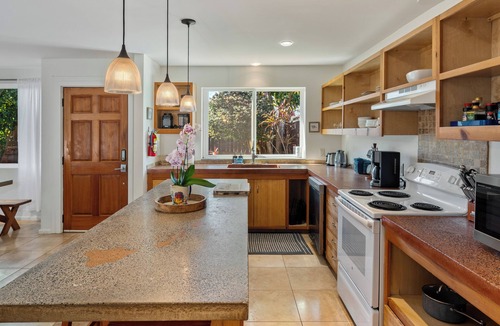 Paia House | Paia Family Cottage - Walk to everything in Paia Town