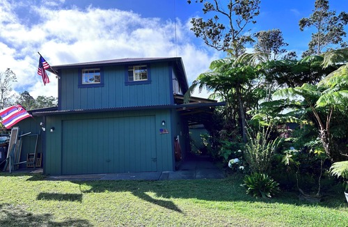 Volcano House | Pali’uli Estate has an old Hawaiian country feel in a tropical rain forest.