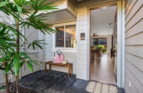 Kamuela House | Palm Villas stylish luxury condo with Mauna Lani Beach Club Access