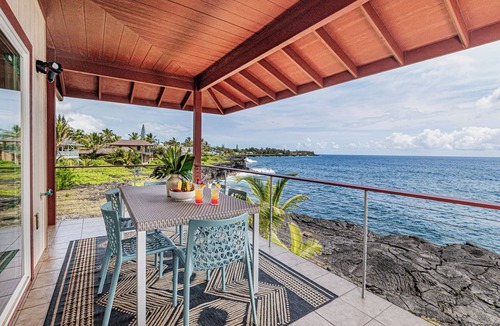 Keaau House | Paradise Ocean Vista- Absolute Oceanfront gorgeous views, A/C & laundry!