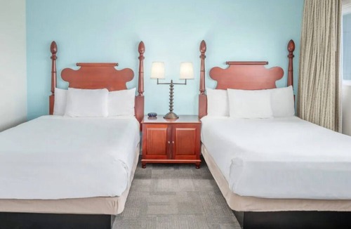 Kahului Hotel | Peaceful Getaway Near the Beach | 4 Comfortable Rooms with Outdoor Pool