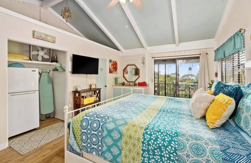 Holualoa Cottage | Peaceful Mountain Retreat- Jungle Mountain Vibes