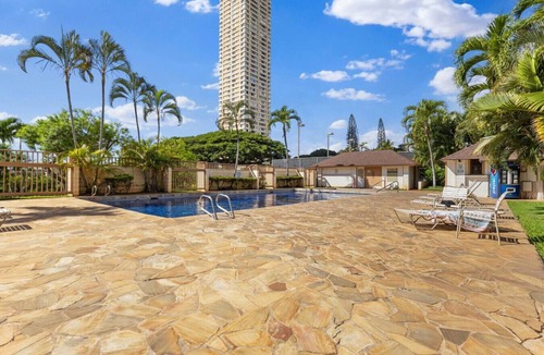 Pearl City Apartment | Pearl City Condo | AC Parking Full Kitchen