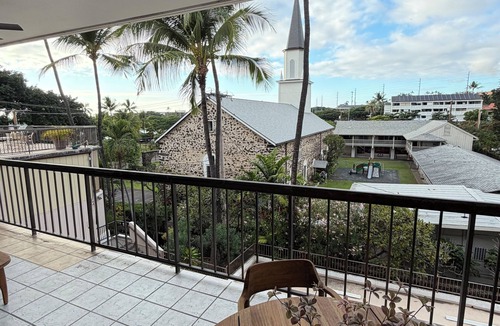 Historic Kailua Village Apartment | Peek-a-Boo Ocean View Condo in Kona - Walk to Beaches, Shops & Restaurants