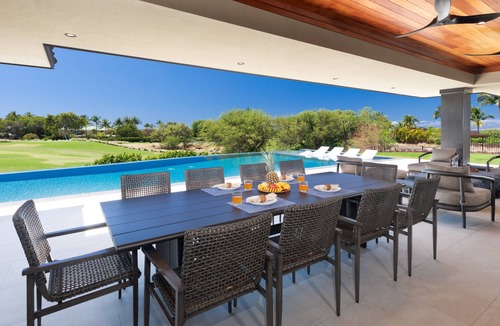 Kamuela House | ❤️PiH❤️ Hawaiian Elegance ★ Short walk to best beaches ★ Heated Lap Pool & Spa