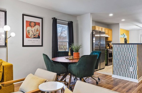 Hope Gardens House | Pool Table, WALK to Downtown, Bars + Farmers Market