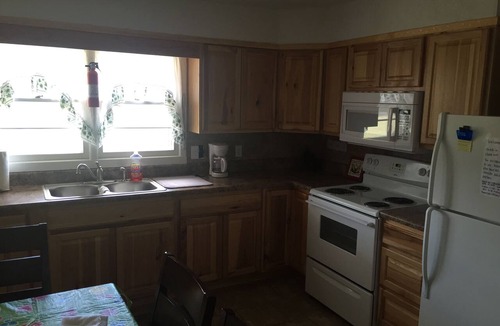 Knoxville House | Price Farm Getaway 7 miles to UT Campus 10 mins From Football Stadium NO PETS